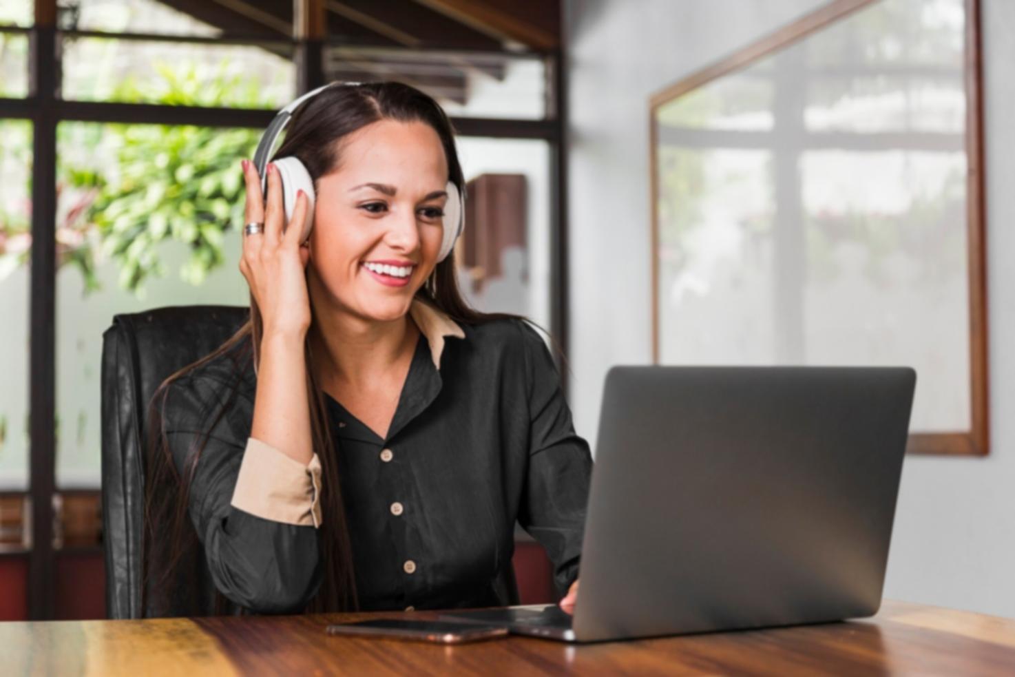 Espacio de trabajo moderno donde desarrollamos estrategias financieras
